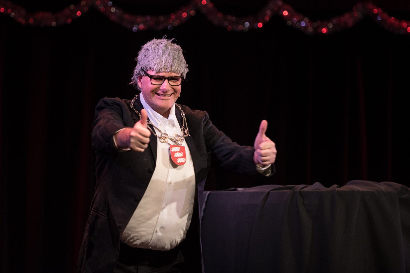 Revy 2018 - Orfører`n ( Copyright Romerikes Blad )
